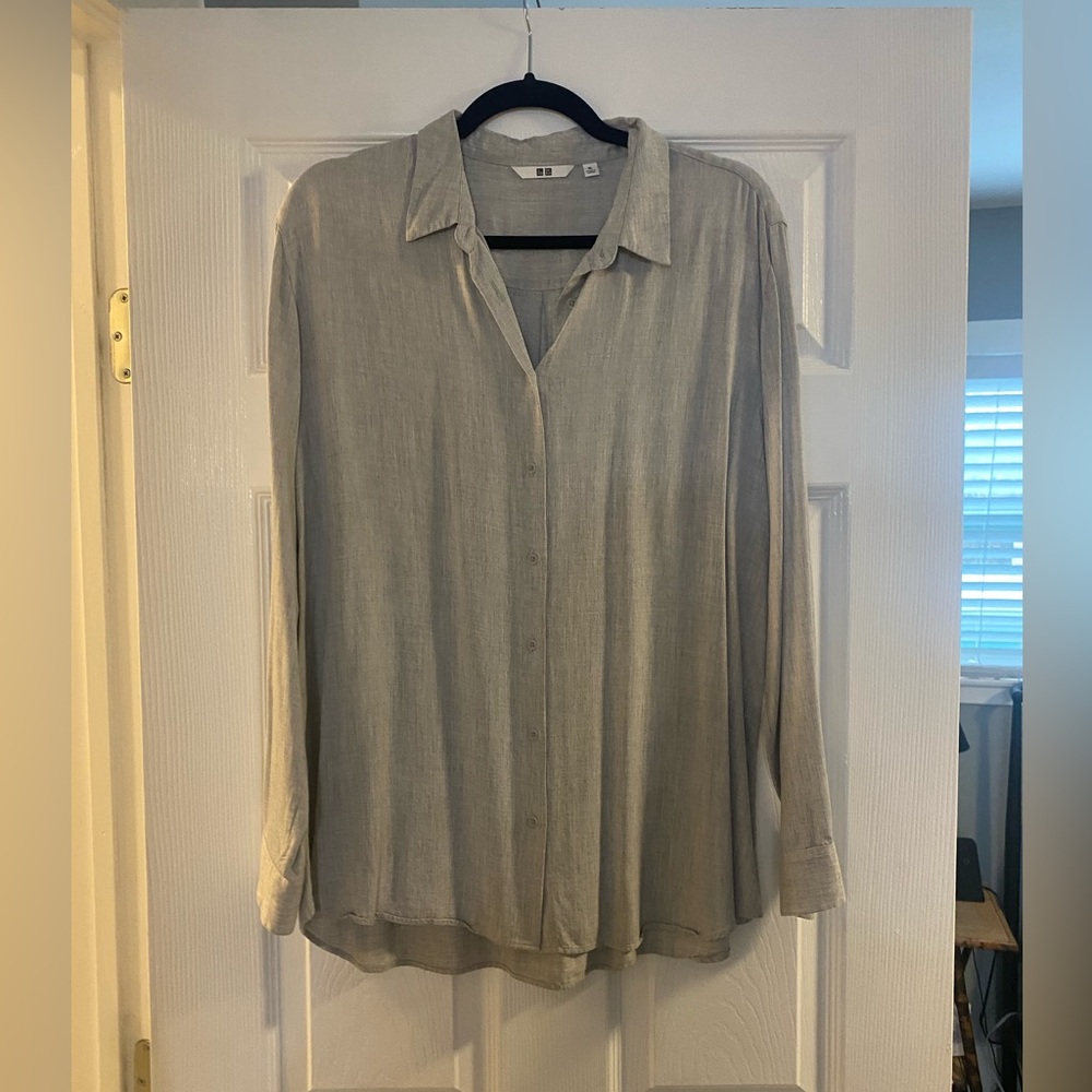 Uniqlo Women's Grey Button Down